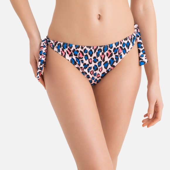 Bikini-Slip mit Leopardenmuster