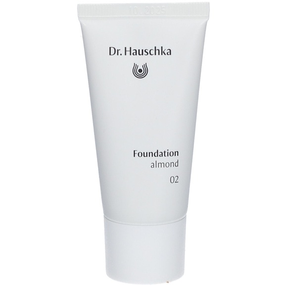 Dr. Hauschka Foundation 02 Almond