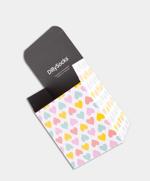 - Geschenkverpackung in Weiss mit Herz Motiv/Muster
