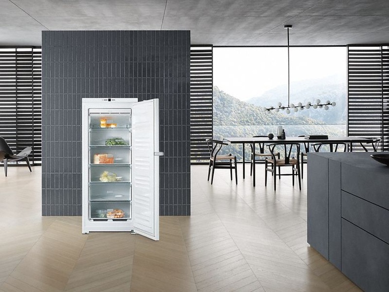 Miele Stand-Gefrierschrank mit NoFrost und EasyOpen-Hebelgriff für besten Komfort. FN 24062 ws