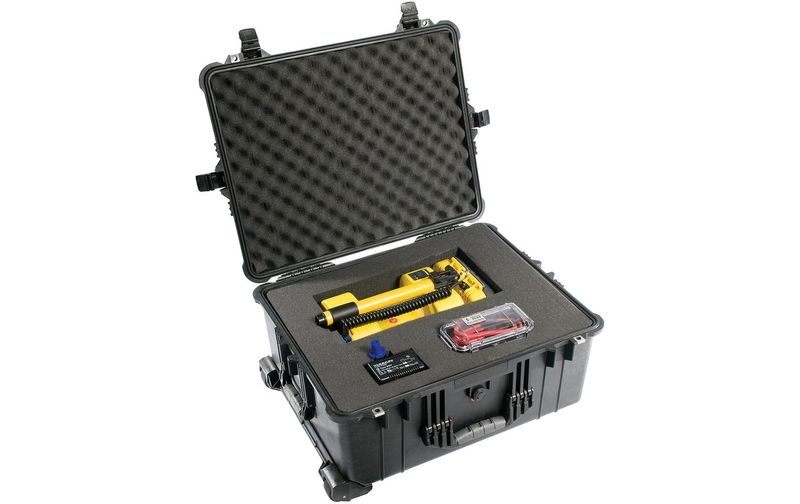 PELI Schutzkoffer mit Rollen Inhalt 65,9 l, LxBxH 624 x 490 x 303 mm mit Würfelschaumstoff, schwarz