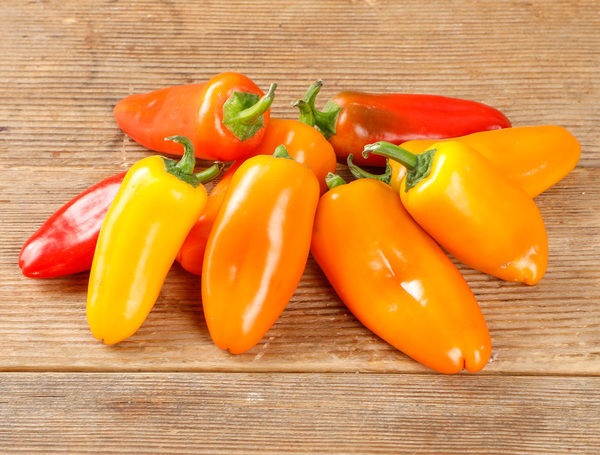 Peperoncini Mix süss aus Sizilien