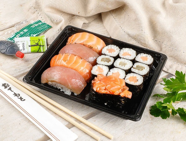Sushi Gross Marinierter Lachs (mit Thunfisch), 14 Rollen, 330g