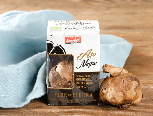 Bio Schwarzer Knoblauch fermentiert, 2 Knollen mit Schale Demeter, 70g