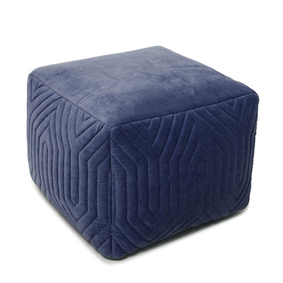 Manor Pouf