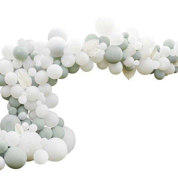 Arche de Ballons Sauge & Blanc avec Eventails Blancs (Kit Luxe)
