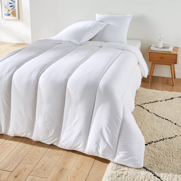 Set aus Winterduvet und Kopfkissen mit Milbenschutz Set aus Winterduvet und Kopfkissen mit Milbenschutz