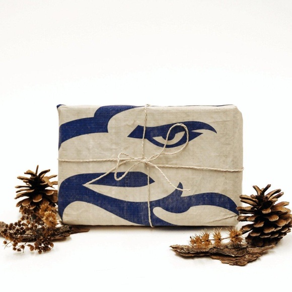 Geschenkverpackung aus recyceltem Zementsack (Blue Eagle) Geschenkverpackung aus recyceltem Zementsack (Blue Eagle)