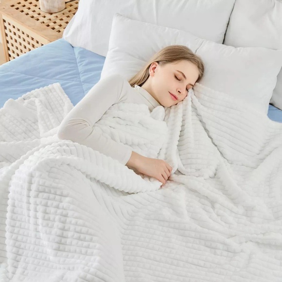 Alopini - Kuscheldecke flauschige Decke, Erlebnis-Fleecedecke, weiche und warme Wolldecke Wurfdecke, Decken für Sofa, Tagesdecke Couch, One Size, Offwhite