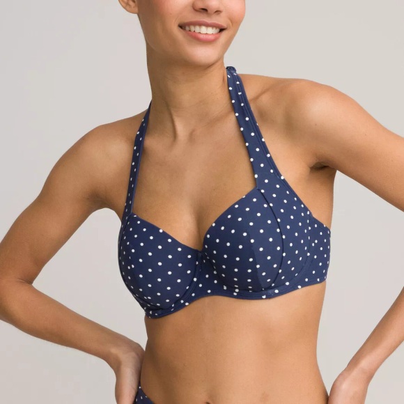 Bikini-Oberteil in Corbeille-Form mit Tupfenmuster