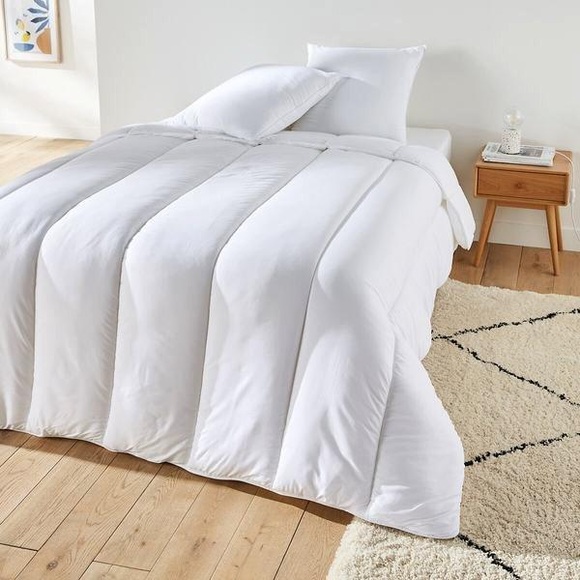 Set aus Winterduvet und Kopfkissen mit Milbenschutz Set aus Winterduvet und Kopfkissen mit Milbenschutz
