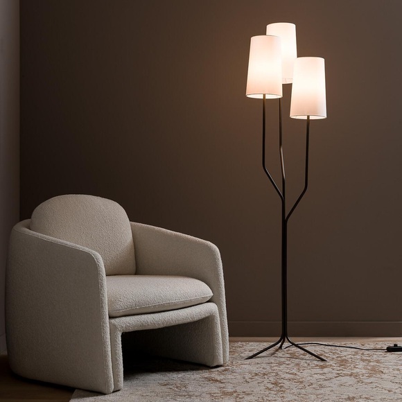 Stehlampe Kynthos mit 3 Schirmen Stehlampe Kynthos mit 3 Schirmen