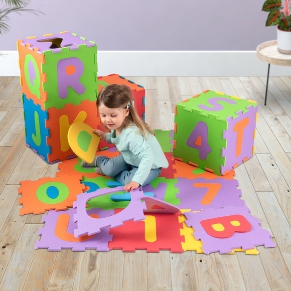 Puzzlematte mit 36 Teilen im Alphabet Design
