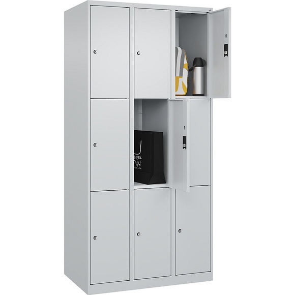 C+P Schließfachschrank Classic PLUS, 3 Abteile, lichtgrau, B 900 mm, 9 Fächer, mit Bodengleitern