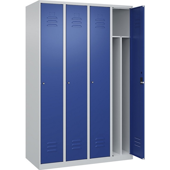C+P Spind Classic PLUS, 4 Abteile, lichtgrau / enzianblau, B 1200 mm, mit Bodengleitern, Zylinderschloss, Trennwand mittig