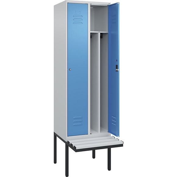 C+P Spind Classic PLUS Sitzbank, 2 Abteile, mittig, lichtgrau / lichtblau, B 600 mm, Zylinderschloss, auskragend, Kunststoff