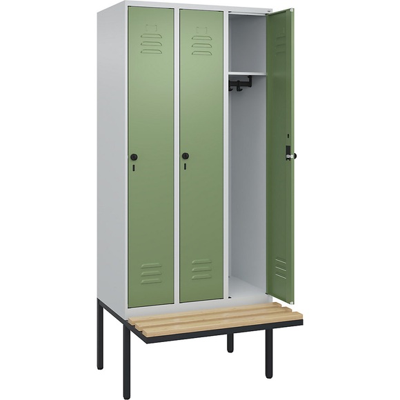 C+P Spind Classic PLUS Sitzbank, 3 Abteile, lichtgrau / resedagrün, B 900 mm, Sicherheits-Drehriegel, auskragend, Buche-Hartholz