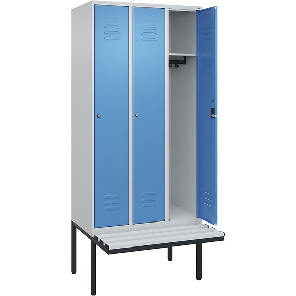 C+P Spind Classic PLUS Sitzbank, 3 Abteile, lichtgrau / lichtblau, B 900 mm, Zylinderschloss, auskragend, Kunststoff