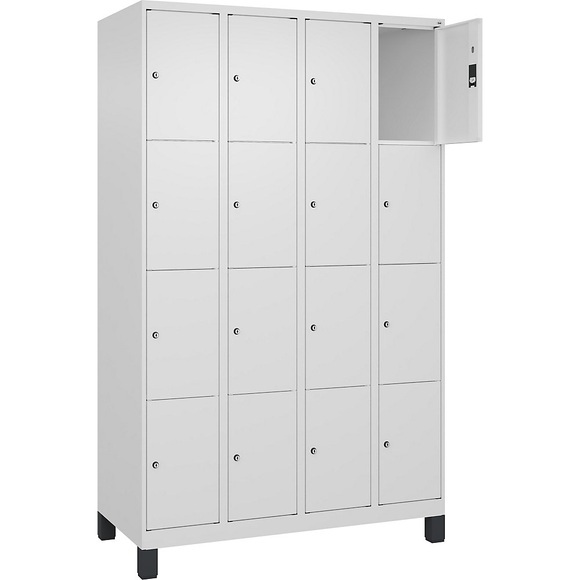 C+P Schließfachschrank Classic PLUS, 4 Abteile, verkehrsweiß, B 1200 mm, 16 Fächer, mit Füßen