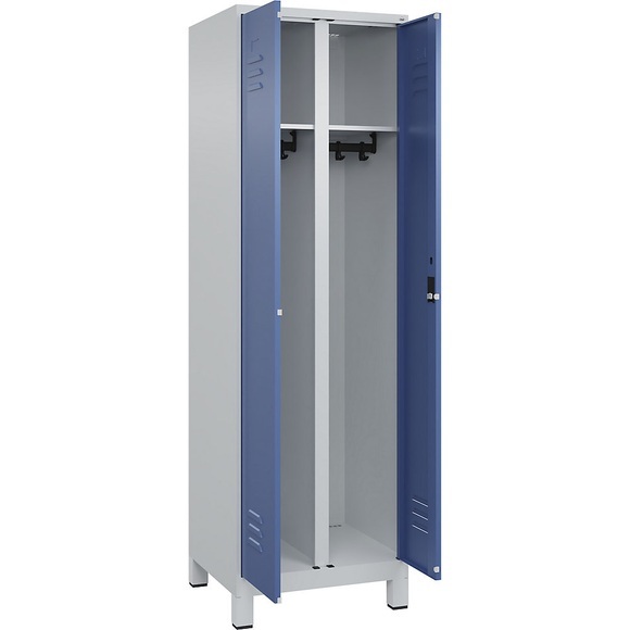 C+P Schwarz-Weiß-Spind Classic PLUS, 1 Abteil, lichtgrau / fernblau, HxB 1950 x 600 mm, mit Füßen, Zylinderschloss