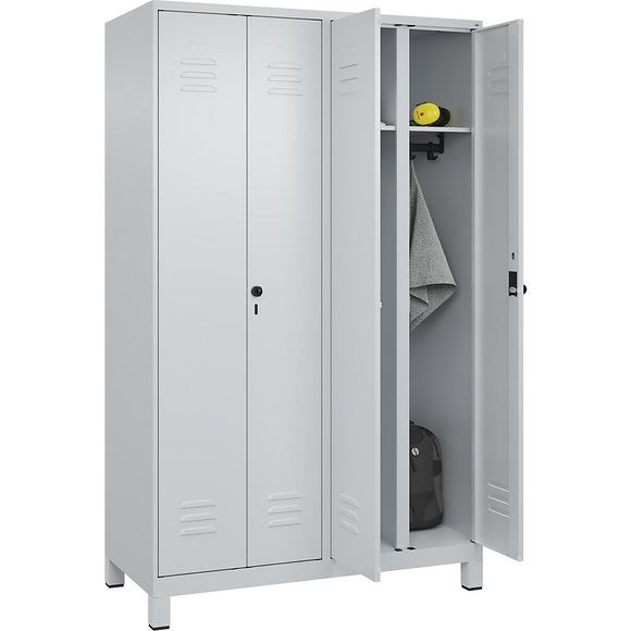 C+P Schwarz-Weiß-Spind Classic PLUS, 2 Abteile, lichtgrau, HxB 1950 x 1200 mm, mit Füßen, Drehriegel