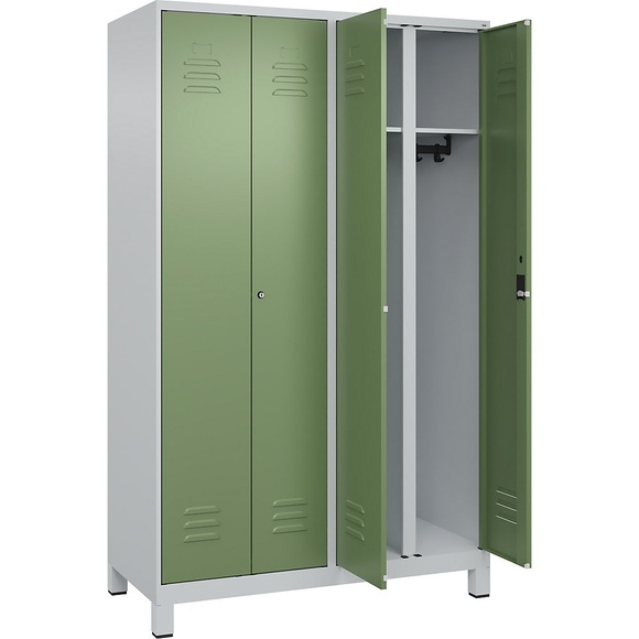 C+P Schwarz-Weiß-Spind Classic PLUS, 2 Abteile, lichtgrau / resedagrün, HxB 1950 x 1200 mm, mit Füßen, Zylinderschloss
