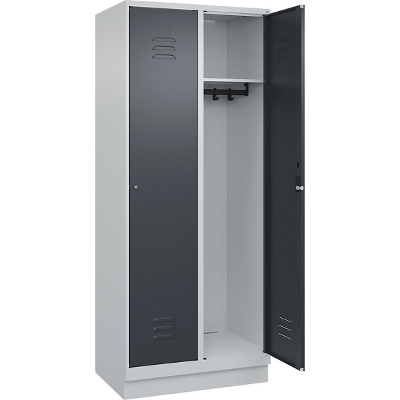 C+P Spind Classic PLUS, 2 Abteile, lichtgrau / grau, B 800 mm, mit Bodensockel, Zylinderschloss