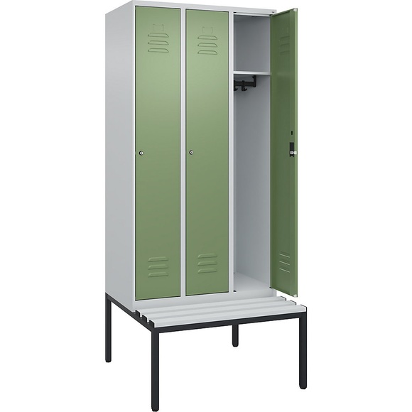 C+P Spind Classic PLUS Sitzbank, 3 Abteile, lichtgrau / resedagrün, B 900 mm, Zylinderschloss, untergebaut, Kunststoff