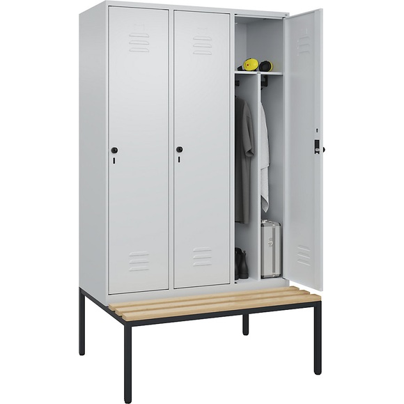 C+P Spind Classic PLUS Sitzbank, 3 Abteile, mittig, lichtgrau, B 1200 mm, Sicherheits-Drehriegel, untergebaut, Buche-Hartholz