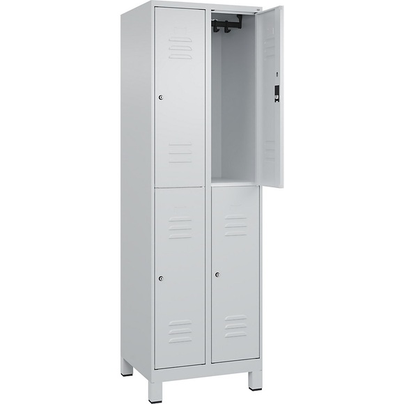 C+P Doppelstock-Spind Classic PLUS, 2 Abteile, lichtgrau, HxB 1950 x 600 mm, mit Füßen, Zylinderschloss