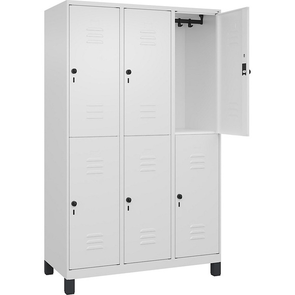 C+P Doppelstock-Spind Classic PLUS, 3 Abteile, verkehrsweiß, HxB 1950 x 1200 mm, mit Füßen, Drehriegel