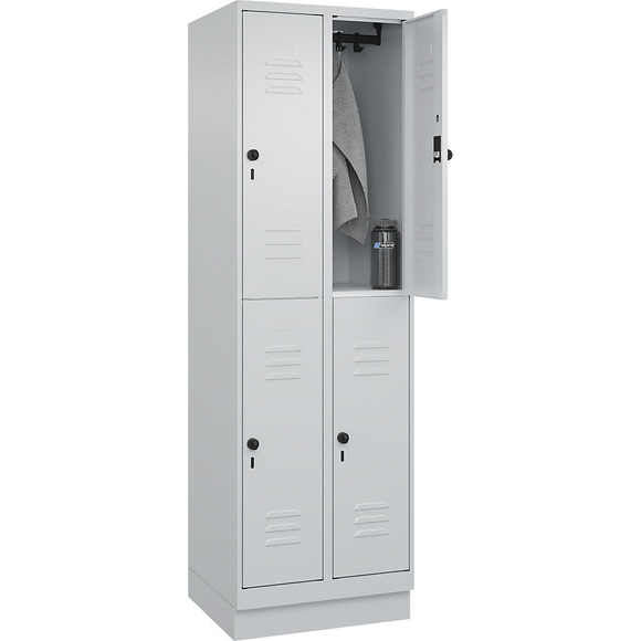 C+P Doppelstock-Spind Classic PLUS, 2 Abteile, lichtgrau, HxB 1950 x 600 mm, mit Bodensockel, Drehriegel