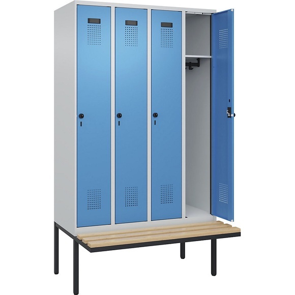 Spind Evolo PLUS Sitzbank, 4 Abteile, lichtgrau / lichtblau, B 1200 mm, Sicherheits-Drehriegel, mit auskragender Sitzbank, Buche