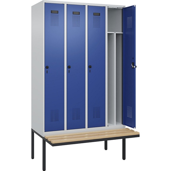 Spind Evolo PLUS mit Trennwand mittig und Sitzbank, 4 Abteile, Trennwand mittig, lichtgrau / enzianblau, B 1200 mm, Sicherheits-Drehriegel, mit auskragender Sitzbank, Buche