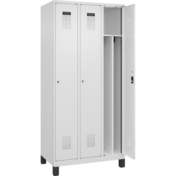 Spind Evolo PLUS Trennwand mittig, 3 Abteile, weiß, B 900 mm, mit breiten Füßen, Zylinderschloss