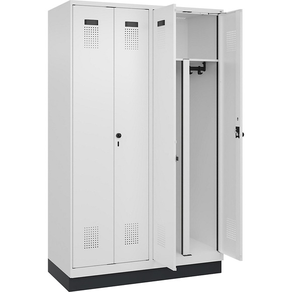 Schwarz-Weiß-Spind Evolo PLUS, 2 Abteile, Trennwand mittig, weiß, B 1200 mm, mit Bodensockel, Sicherheits-Drehriegel