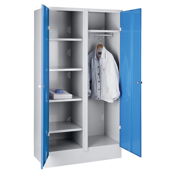 Wolf Stahlschrank Lagerschrank breit, mit Sockel Türen lichtblau RAL 5012, Korpus lichtgrau RAL 7035