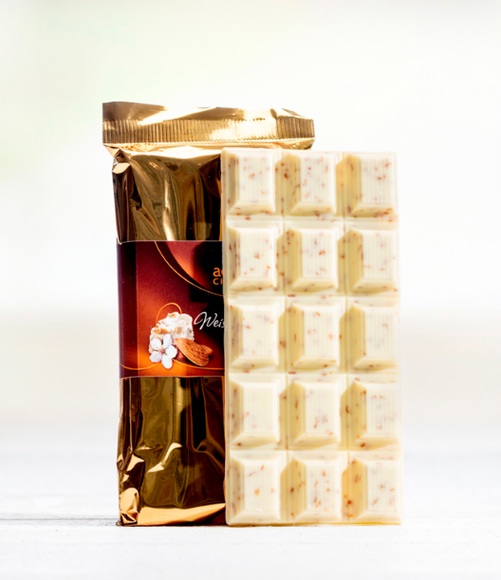 Tafel Weiss mit Nougatsplitter - Aeschbach Chocolatier (100g)