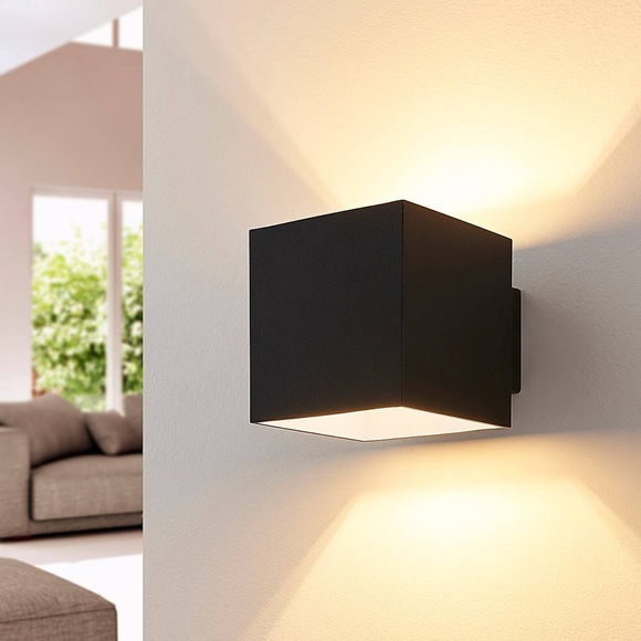 Schwarze LED-Wandlampe Rocco, würfelförmig