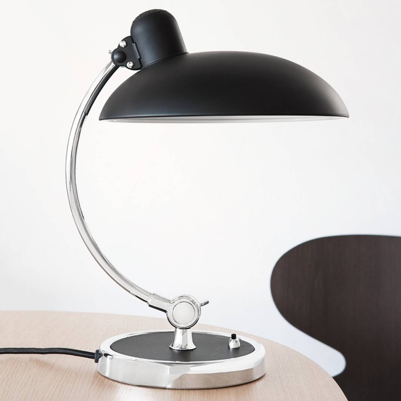 Fritz Hansen-Kaiser Idell 6631-T Tischleuchte, Mattschwarz