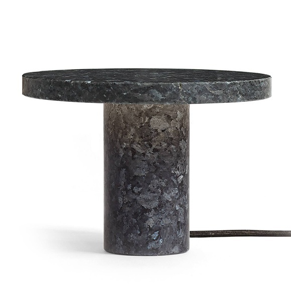 New Works Core LED-Tischleuchte aus Granit