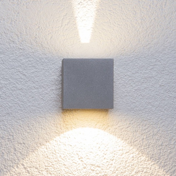 Silberne LED-Außenwandleuchte Jarno, Würfelform