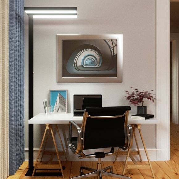 LED-Office-Stehlampe Logan in Schwarz, dimmbar