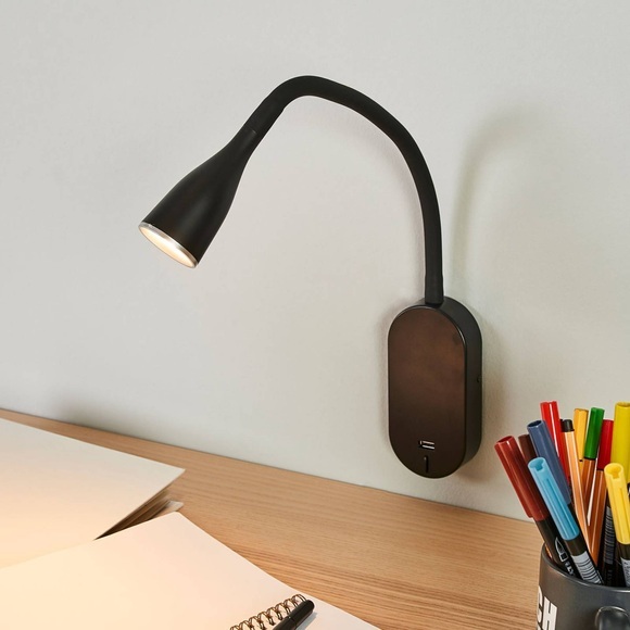Verstellbare LED-Wandlampe Enna mit USB-Anschluss