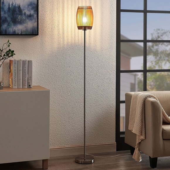 Stehlampe Jemile mit Schirm aus Birkenholzstäben