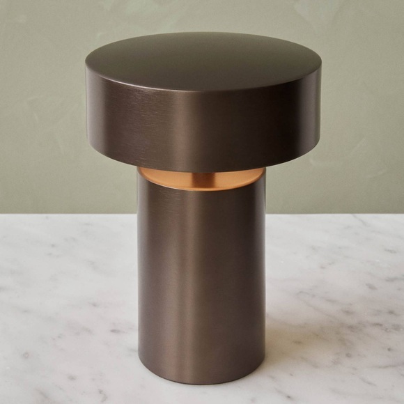 Menu Column Akku-Tischlampe, IP44, bronze