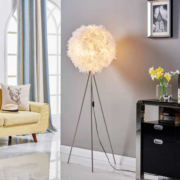 Pauline - Dreibein-LED-Stehlampe mit Federschmuck