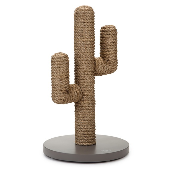 Designed by Lotte Wood Kratzbaum Cactus, 35x35x60