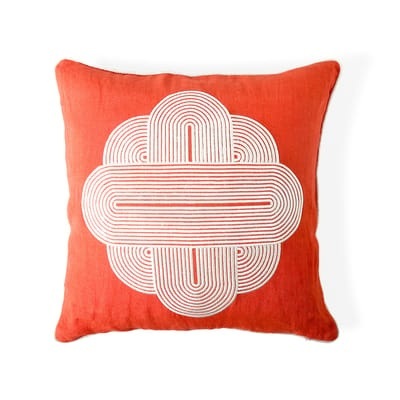 Pompidou Medallion Kissen / 55 x 55 cm - Leinen & bestickter Satin - Jonathan Adler rot en textil