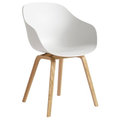 About a chair AAC 222 Sessel / Kunststoff & Holz - Hay weiß en plastikmaterial